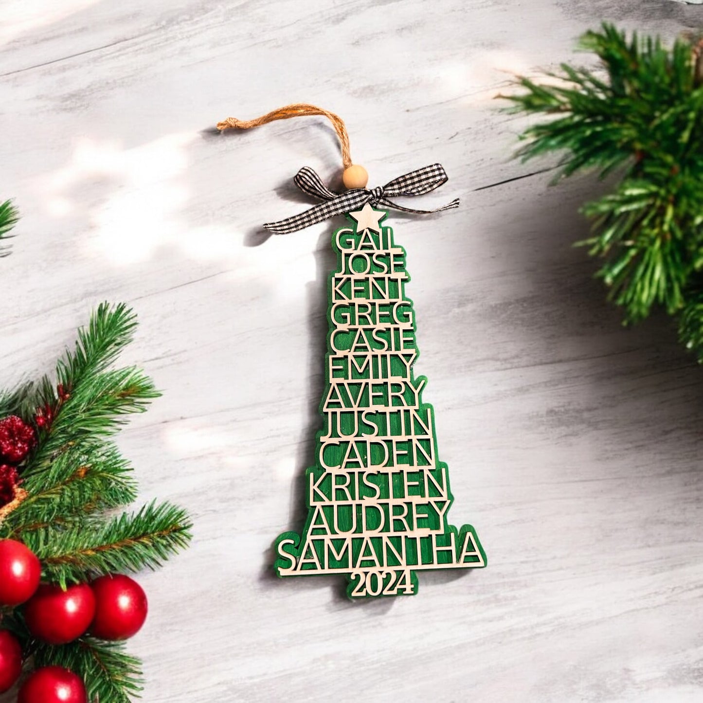 Family Name Christmas Tree Ornament – Personalized Holiday Keepsake for Families